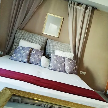 In The City Center شقة